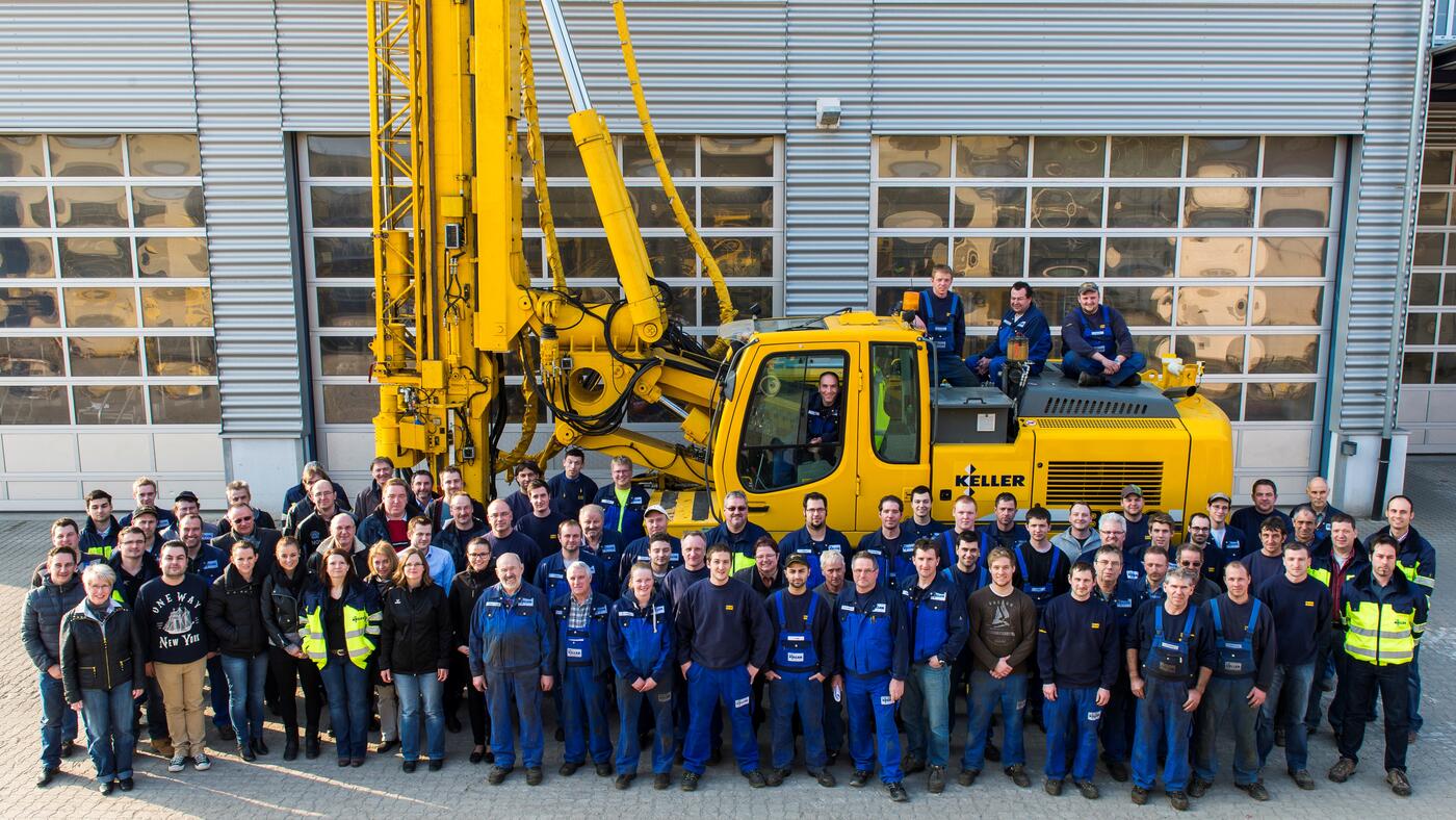 Keller KGS team in front of a rig